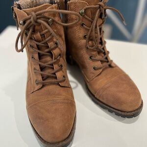 White Mountain Brown Lace Up Boots